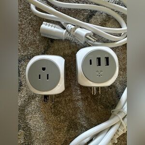 White Dual USB & Outlet Travel Plug Adapter Set